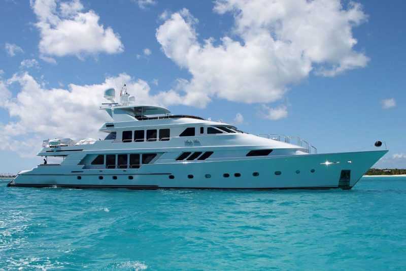 43m Yacht LADY BEE 6631 21 - Karen Lynn Interiors - Interior Design for Yacht, Aircrafts and Residential Projects