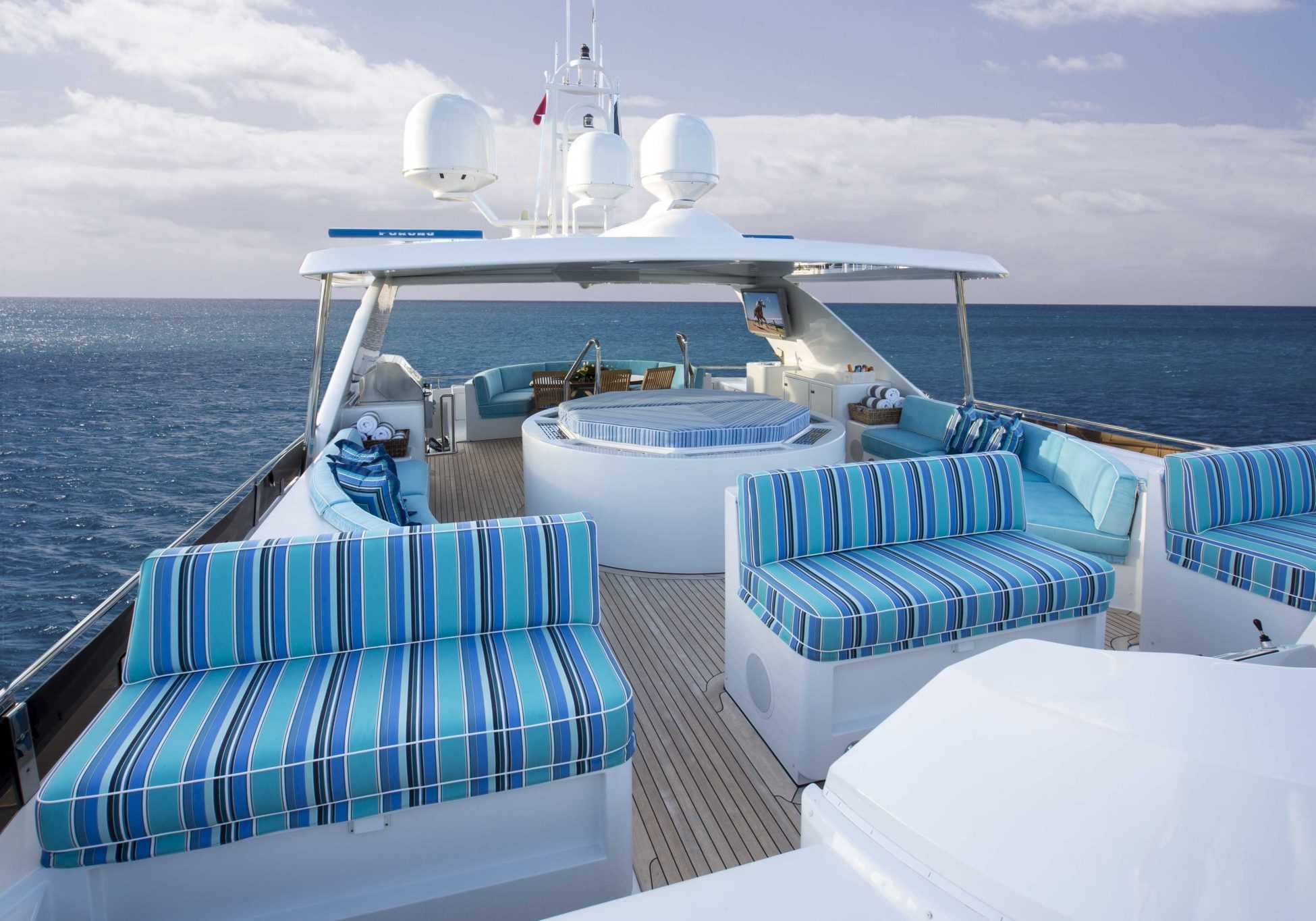43m Yacht LADY BEE 6631 89 - Karen Lynn Interiors - Interior Design for Yacht, Aircrafts and Residential Projects